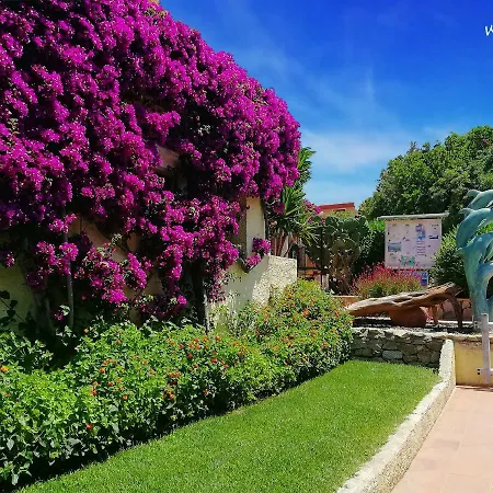 Baia Dei Delfini Apartment *