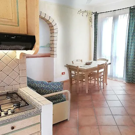 Baia Dei Delfini Apartment *