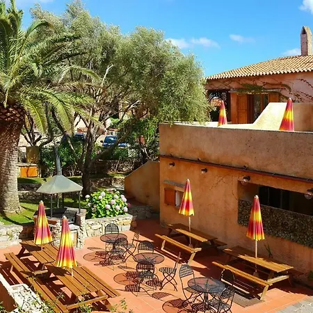 Baia Dei Delfini Apartment *
